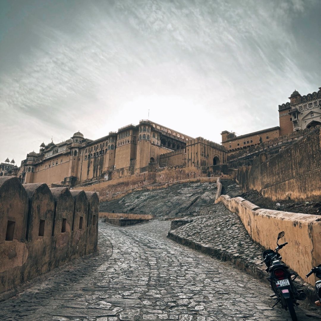 'an architect in the pink city'
