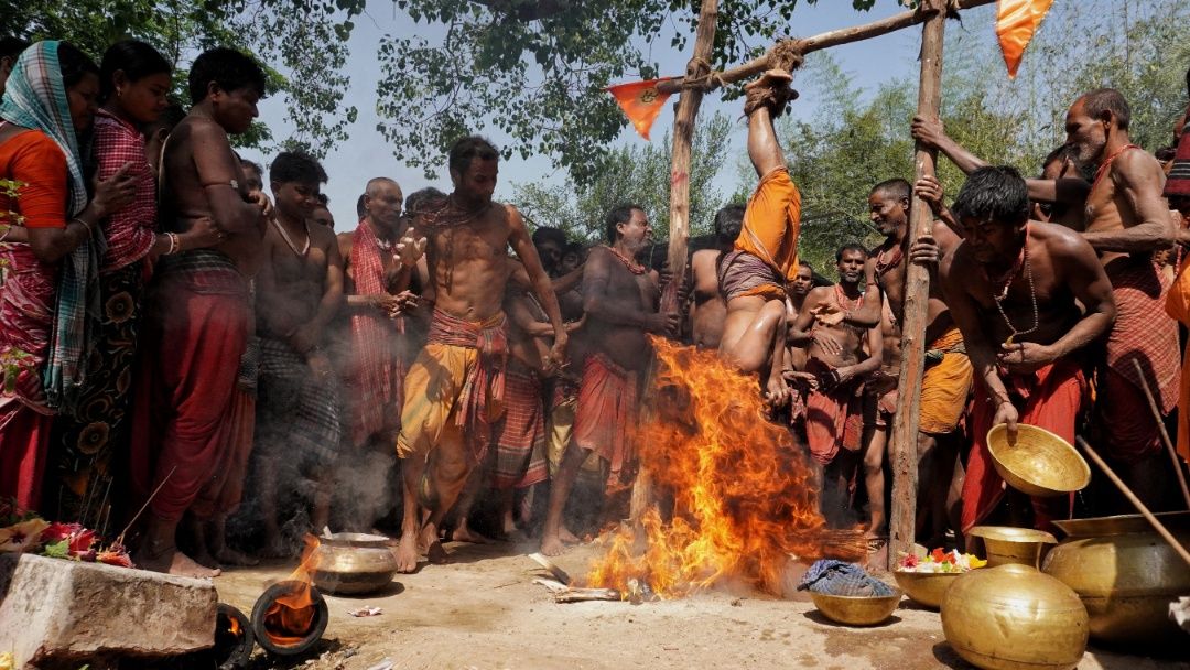 Ancient fire ritual at Gajan